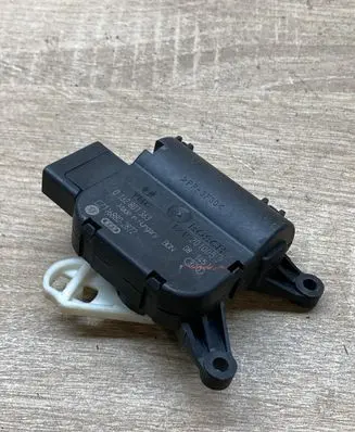 Volkswagen Golf Plus Air flap motor/actuator CZ1168802872 0132801363