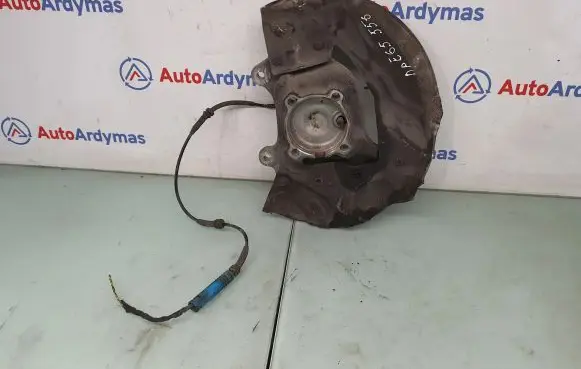 Front wheel hub spindle knuckle