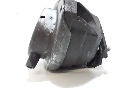 BMW 5 E60 E61 Engine mount bracket 6769874
