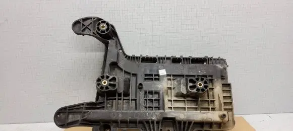 Volkswagen Caddy Battery tray 1K0915333