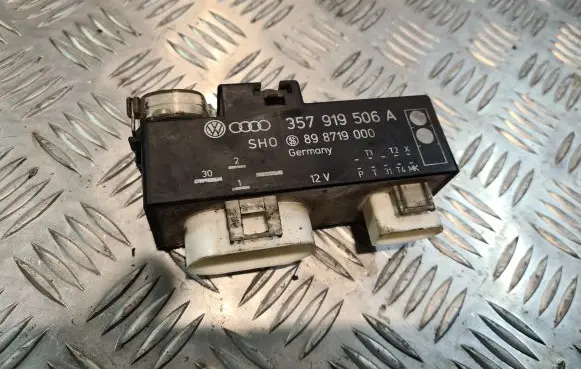 Volkswagen PASSAT B4 Coolant fan relay 357919506A