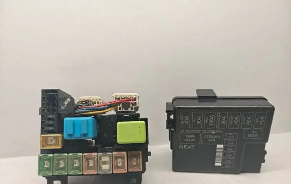 Mazda 626 Fuse box set 72543034