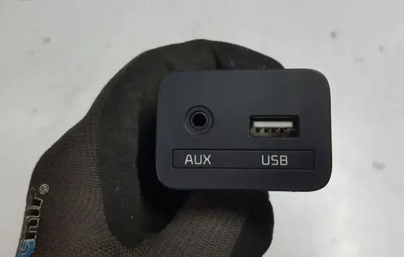 KIA Sportage USB socket connector 961103W700