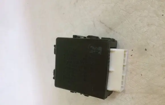 Toyota RAV 4 (XA30) Window wiper relay 8594042020 4230001000