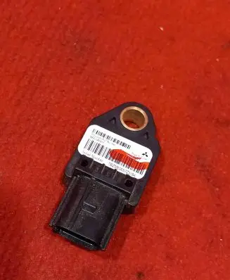 Citroen C-Crosser Airbag deployment crash/impact sensor 8651A001 39754C TBZME005ZZ3184