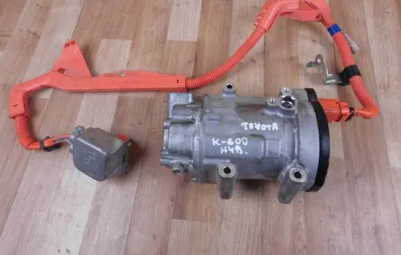 Toyota RAV 4 (XA50) Air conditioning (A/C) compressor (pump) 0424001100 8837033050 8837033051