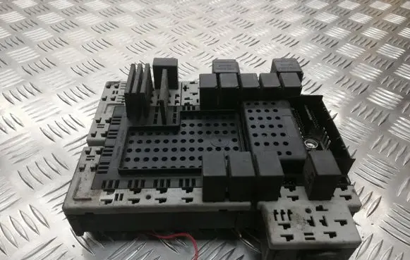 Volvo XC90 Fuse module 30679527 08696098