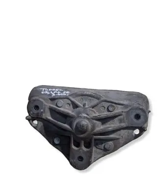 Volkswagen Touareg I Front shock absorber mounting bracket 7L0412391B