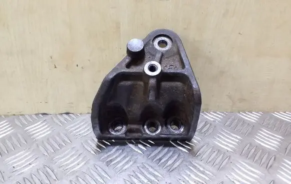 Hyundai Santa Fe Engine mounting bracket