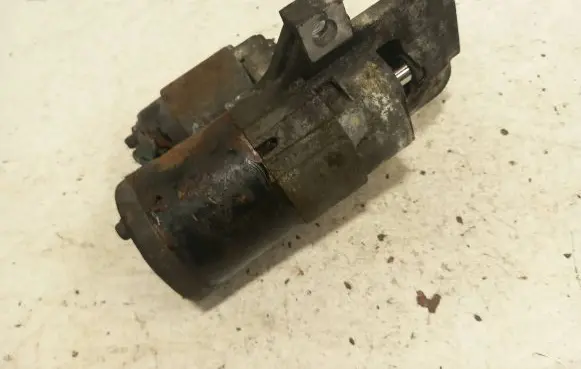 Mazda 6 Starter motor M000T32871