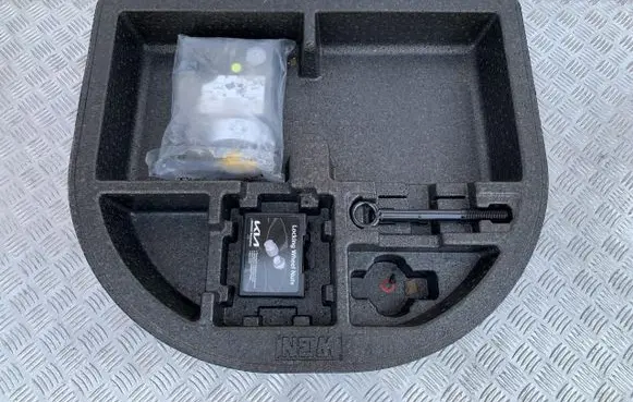 KIA Ceed Spare wheel section trim 