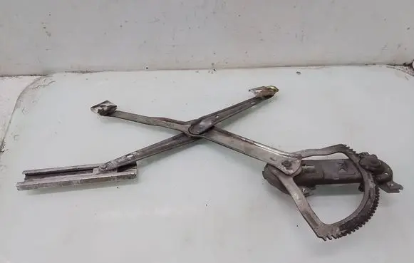 Mercedes-Benz E W124 Front door manual window regulator 