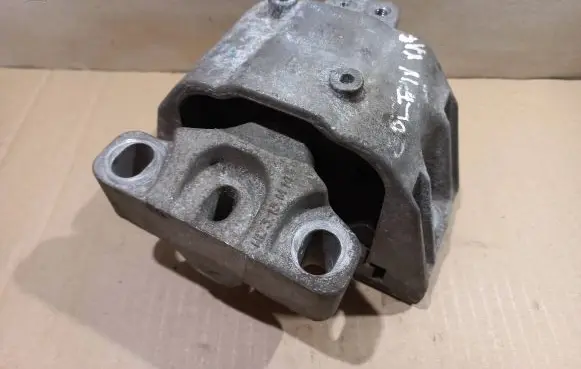 Volkswagen Golf IV Engine mount bracket 1J0199262