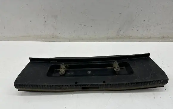 Trunk/boot sill cover protection