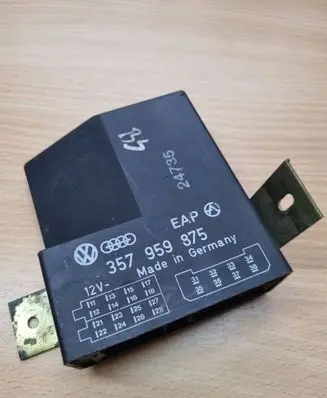 Volkswagen PASSAT B3 Other control units/modules 357959875