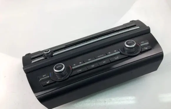 BMW 5 F10 F11 Interior fan control switch 6824207