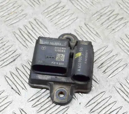 Mercedes-Benz Sprinter W906 Glow plug pre-heat relay 0522120204 A6519000900