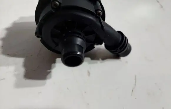 Mercedes-Benz C W205 Electric auxiliary coolant/water pump A0005002686