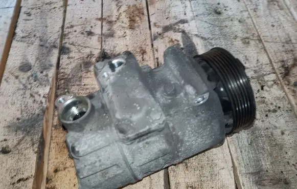 Volkswagen PASSAT B6 Air conditioning (A/C) compressor (pump) 1K0820859F