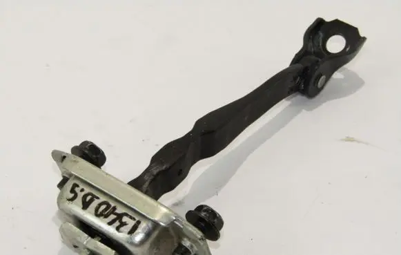 Nissan X-Trail T32 Front door check strap stopper