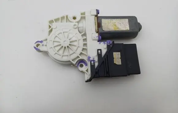 Volkswagen Golf IV Rear door window regulator motor 101438200 101388100