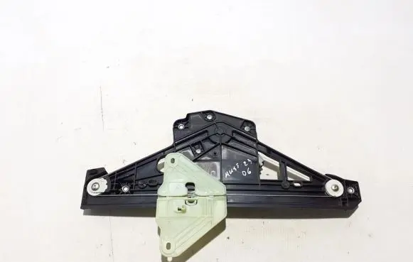 Rear window lifting mechanism without motor