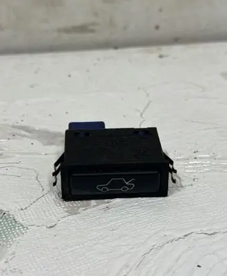 BMW 5 E39 Tailgate opening switch 03052500 8365579
