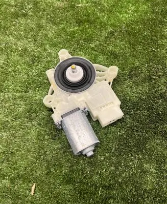 BMW X5 G05 Front door window regulator motor 9450070 C92035105