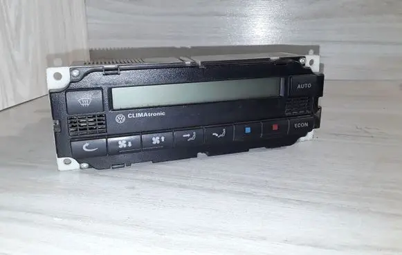 Volkswagen PASSAT B5 Climate control unit 3B1907044A