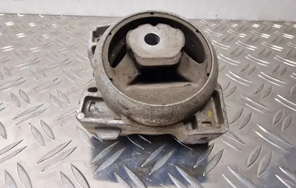 Mercedes-Benz A W169 Engine mount bracket A1692401218