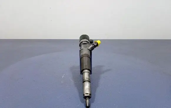 Opel Omega B2 Fuel injector 7785983