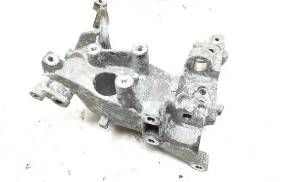 Citroen C4 Aircross Engine mounting bracket 9684613880 AIS19C03