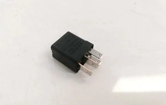 Opel Zafira A Other relay 24432680 70221