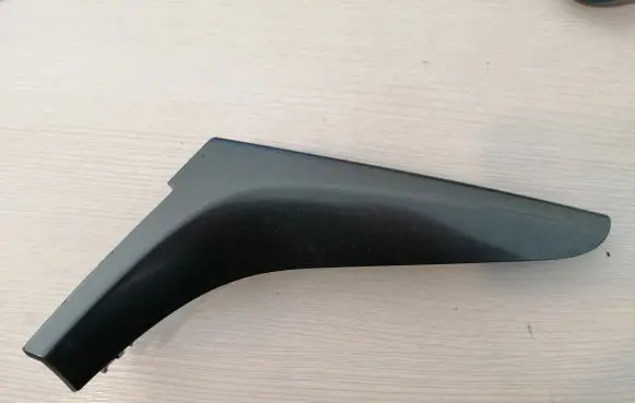 Dashboard glove box trim