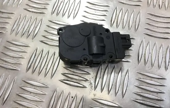 Porsche Macan (95B) Air flap motor/actuator K9749007 09092022