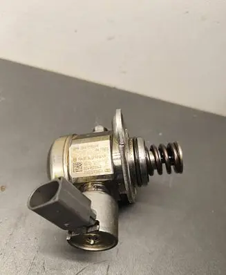 BMW 5 F10 F11 Fuel injection high pressure pump 7595339 7007597873 0261520144
