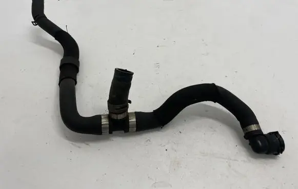 Mercedes-Benz E W212 Engine coolant pipe/hose