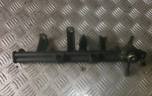 Peugeot 306 Fuel main line pipe d3172ma