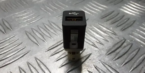 BMW 7 F01 F02 F03 F04 USB socket connector 9167196