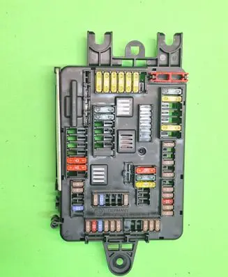 BMW 3 E90 E91 Fuse module 19180000001 90404492 794744