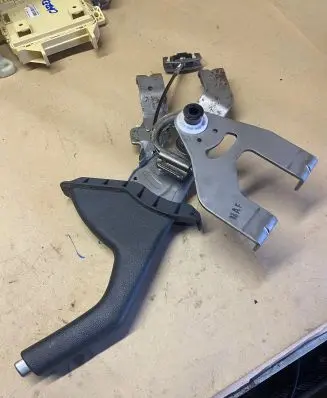 KIA Carens III Hand brake release handle 