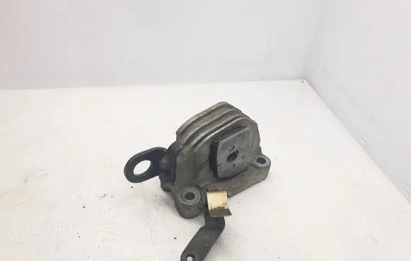 Volvo V70 Engine mount bracket 30776354 326D20