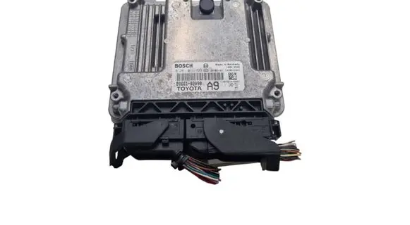 Toyota Corolla E120 E130 Engine control unit/module 8966102A90 0281011733