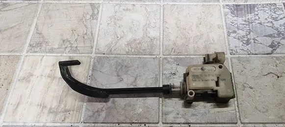 Fuel tank cap lock motor