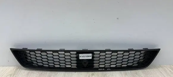Mitsubishi Colt Front bumper upper radiator grill 7450A457