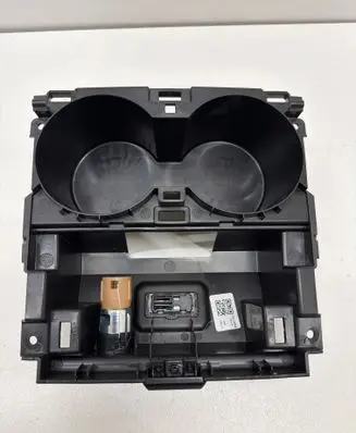 Tesla Model 3 Cup holder front 175553200