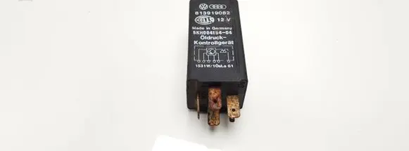 Volkswagen PASSAT B4 Other relay 813919082
