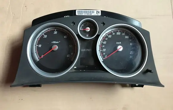 Opel Zafira B Speedometer (instrument cluster) 13225972