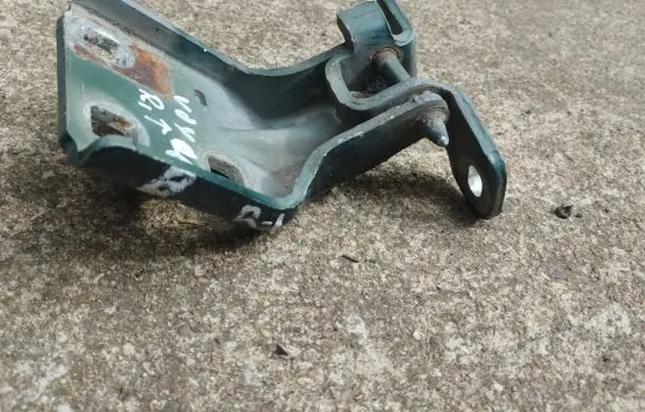 Chrysler Voyager Front door upper hinge