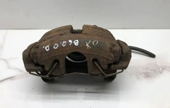 Volkswagen PASSAT B6 Front brake caliper
